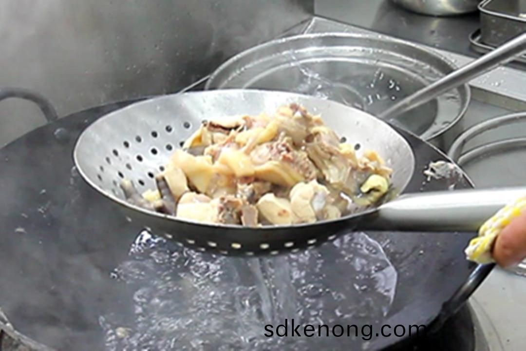 金寨(zhai)老(lao)鷄(ji)湯