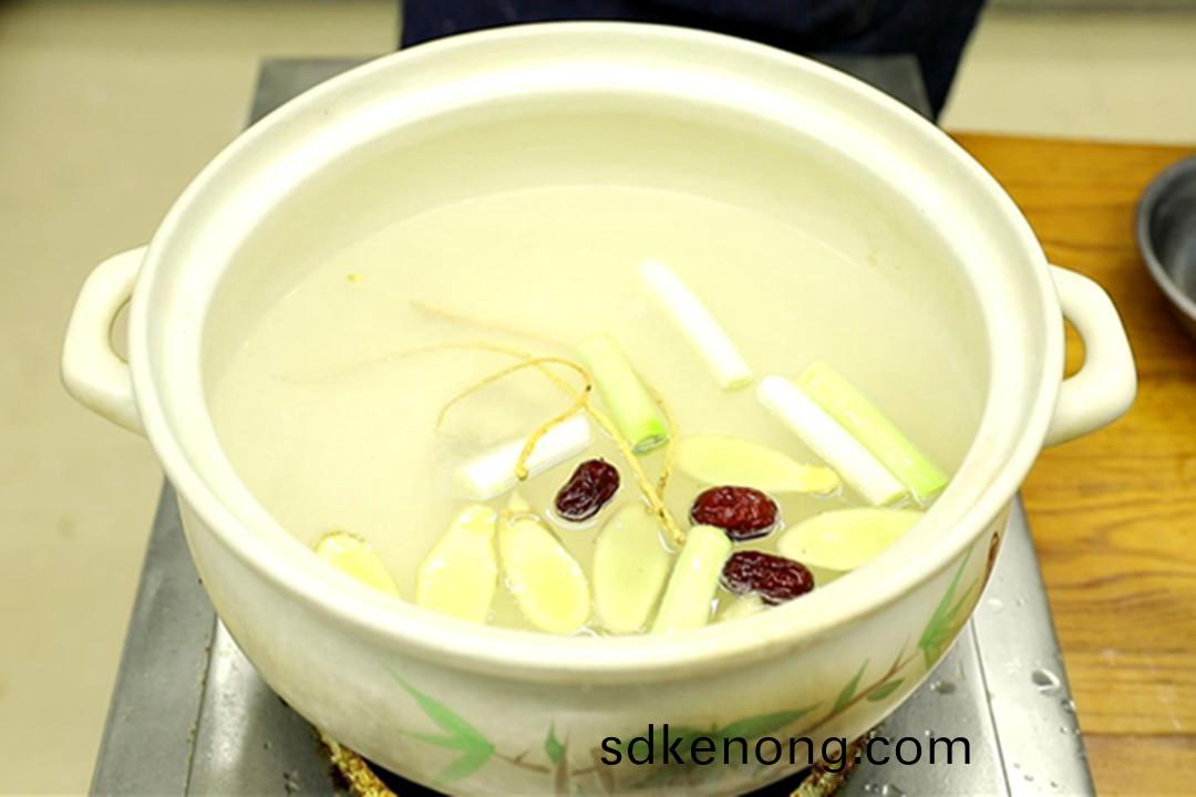 金寨(zhai)老(lao)鷄湯(tang)